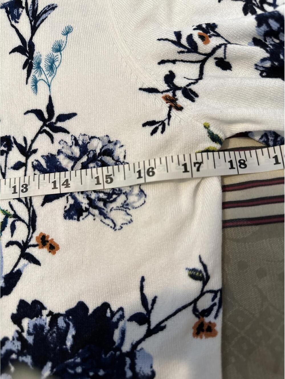 White House Black Market Floral Button-Up Cardigan Sweater Medium - Picture 6 of 6
